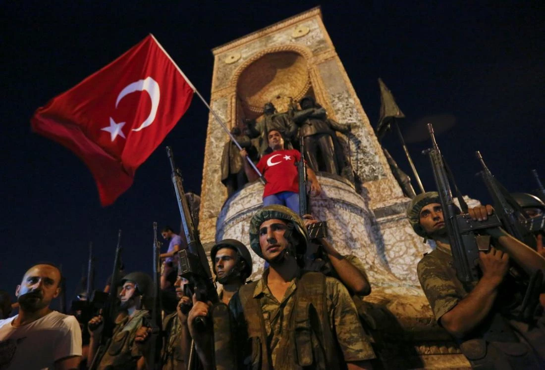 Πρωτοφανές γεγονός: Ο Ερντογάν «αποκαθηλώνει» τον Κεμάλ από δημόσια κτίρια – Προ των πυλών η σύγκρουση Ισλαμιστών-Κεμαλιστών